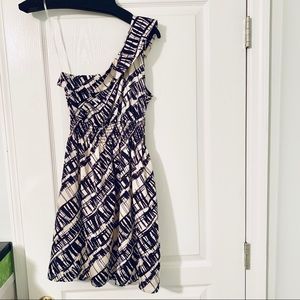 One should geometric print dress